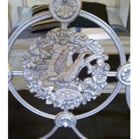 Hübsches gusseisernes Bett aus dem 19. Jahrhundert