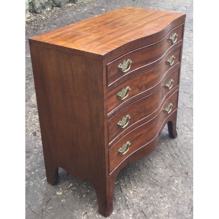 Serpentinen Mahagoni Kommode von 1920