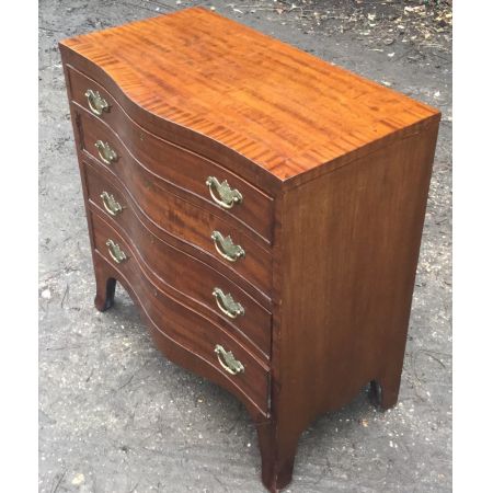 Serpentinen Mahagoni Kommode von 1920