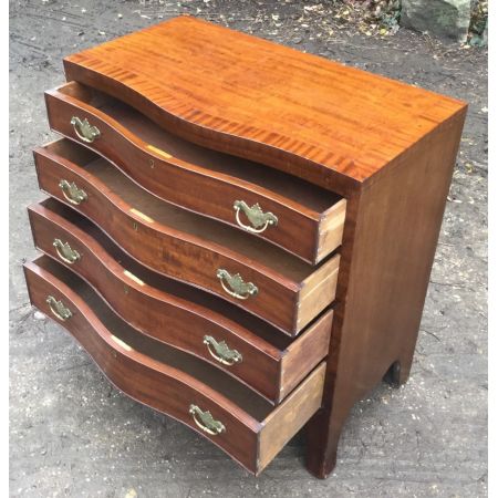 Serpentinen Mahagoni Kommode von 1920