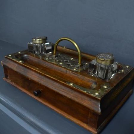 Antiker viktorianischer Tischständer Nussbaum Messing 