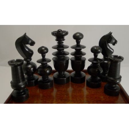 Englisches antikes Schach Figuren Set Ebenholz Buchsbaum mit Kiste Regency 1900