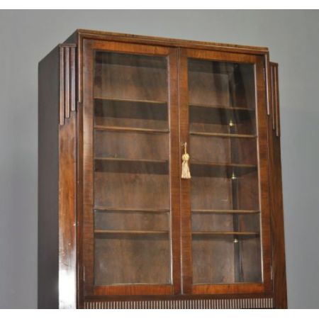 Attraktiver Vintage 1930er Maple & Co. Art Deco Nussbaum verglaster Bücherschrank