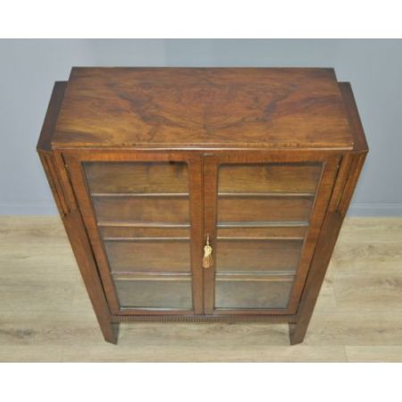 Attraktiver Vintage 1930er Maple & Co. Art Deco Nussbaum verglaster Bücherschrank