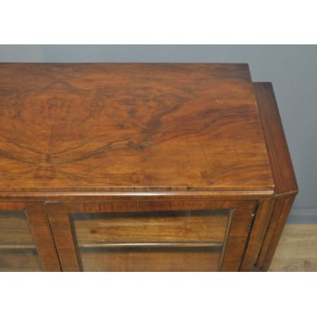 Attraktiver Vintage 1930er Maple & Co. Art Deco Nussbaum verglaster Bücherschrank