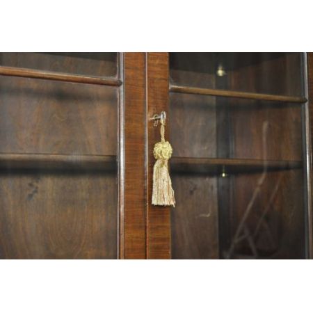 Attraktiver Vintage 1930er Maple & Co. Art Deco Nussbaum verglaster Bücherschrank