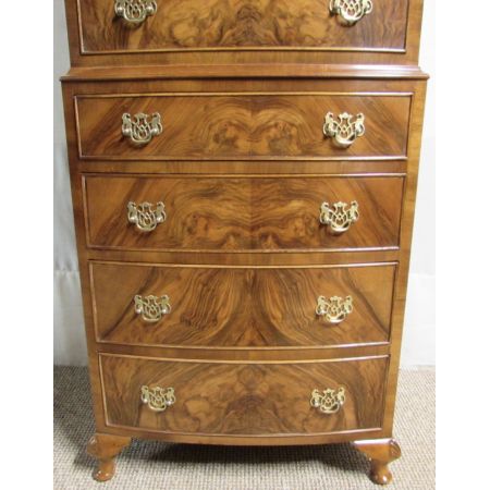 Bow Front Chest Kommode aus Walnussholz, Original 1920