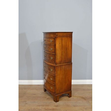 Kleine antike englische Bow Front Kommode, Walnussholz, 1920