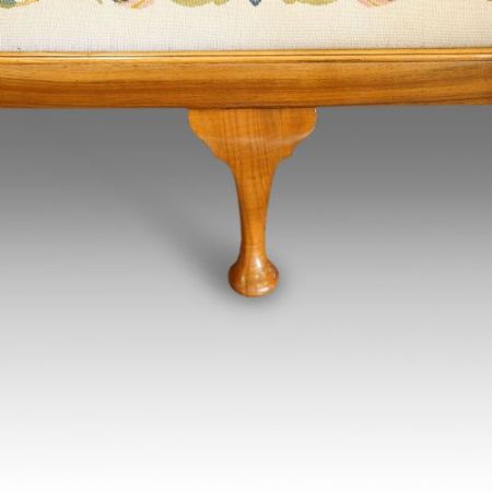 Stilvoller antiker Nussbaum Klavierhocker  1920