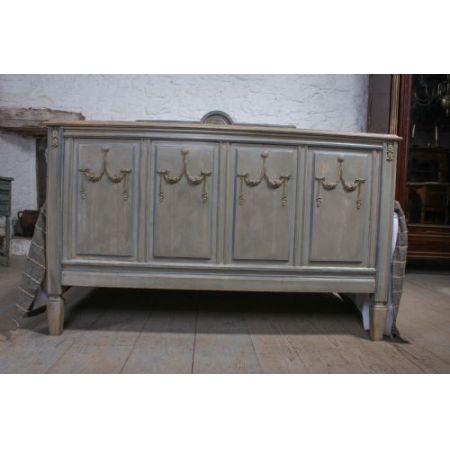 Wundervolles Original bemaltes, französisches Queen Size Bett mit Nachttisch und Stühlen, 1900