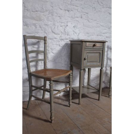 Wundervolles Original bemaltes, französisches Queen Size Bett mit Nachttisch und Stühlen, 1900