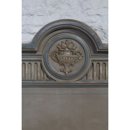 Wundervolles Original bemaltes, französisches Queen Size Bett mit Nachttisch und Stühlen, 1900