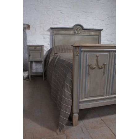 Wundervolles Original bemaltes, französisches Queen Size Bett mit Nachttisch und Stühlen, 1900