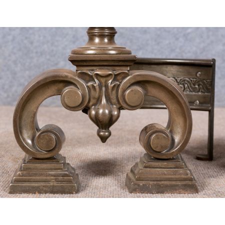 Ein Paar Andirons aus poliertem Stahl 