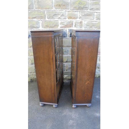 Zwei original antike Vitrinen Bücherschränke Massivholz Eiche 1920