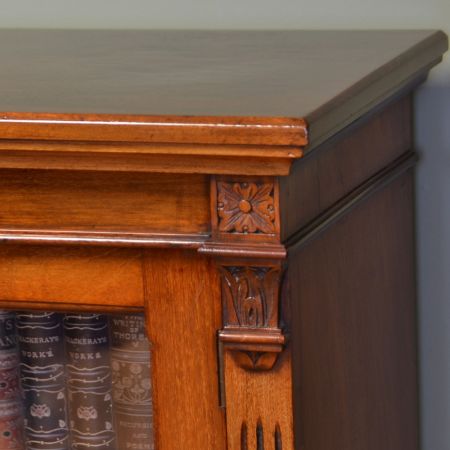 Original viktorianischer Nussbaum Bücherschrank / Vitrine Massivholz Maple & Co 1890