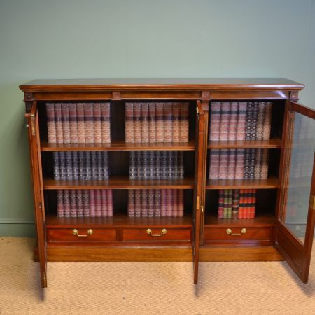 Original viktorianischer Nussbaum Bücherschrank / Vitrine Massivholz Maple & Co 1890