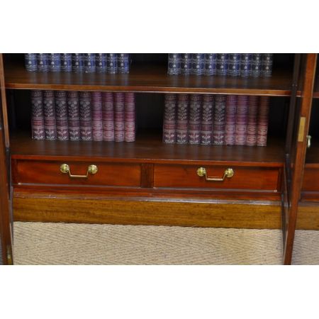 Original viktorianischer Nussbaum Bücherschrank / Vitrine Massivholz Maple & Co 1890