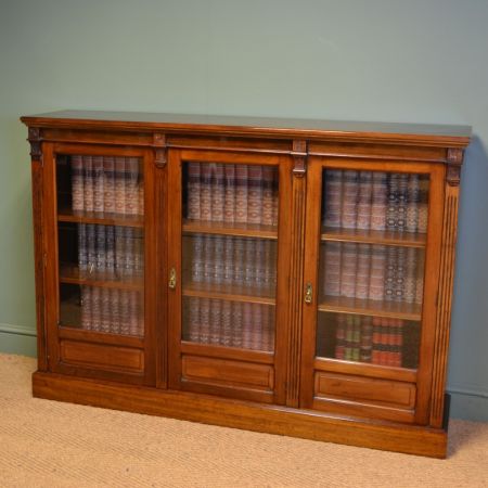 Original viktorianischer Nussbaum Bücherschrank / Vitrine Massivholz Maple & Co 1890