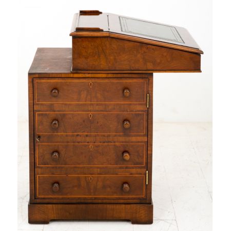 Englischer Frühviktorianischer Davenport Schreibtisch aus Walnuss, 1850