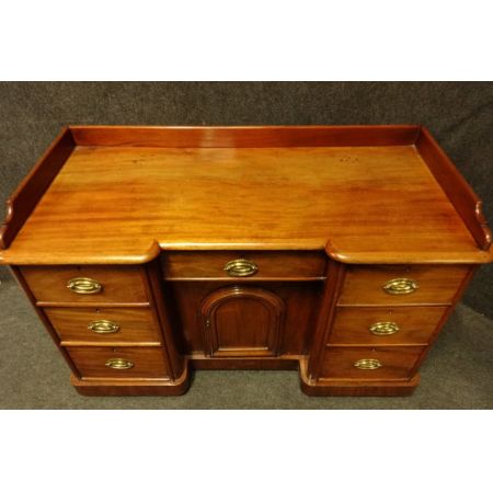 Antiker Viktorianischer Schreibtisch, Mahagoni Massivholz, 1870