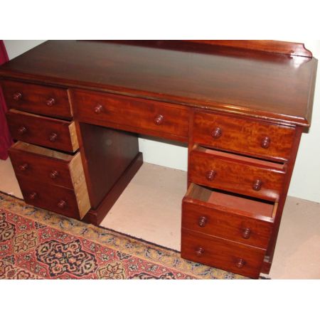 Englischer Viktorianischer Schreibtisch aus Mahagoni Massivholz, 1860