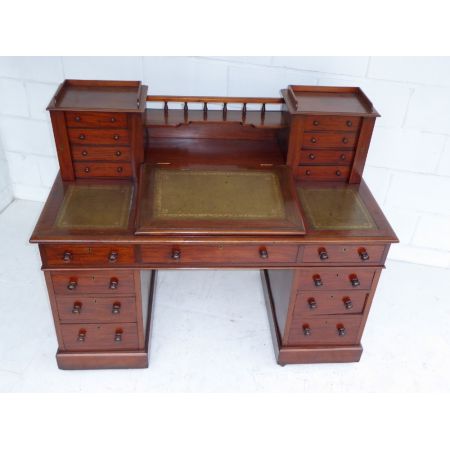 Edler antiker viktorianischer Mahagoni Schreibtisch, 19. Jahrhundert