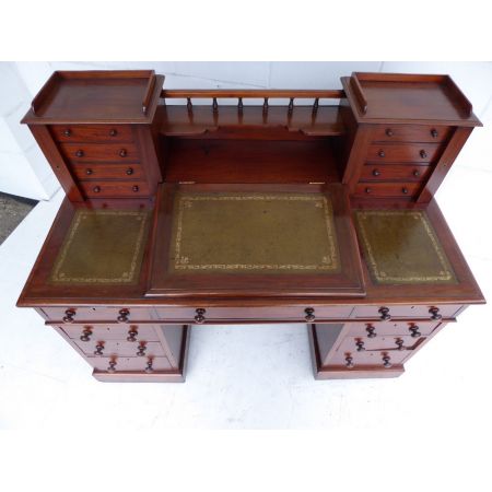 Edler antiker viktorianischer Mahagoni Schreibtisch, 19. Jahrhundert