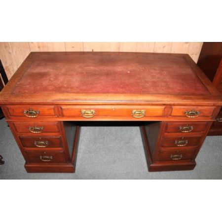 Großer Original antiker viktorianischer Pedestal Desk, Walnussholz, 19. Jahrhundert