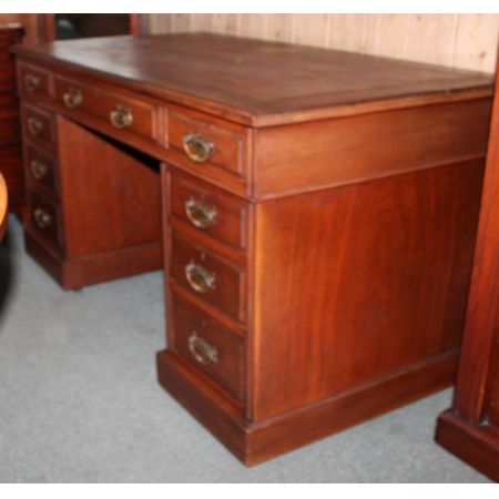 Großer Original antiker viktorianischer Pedestal Desk, Walnussholz, 19. Jahrhundert