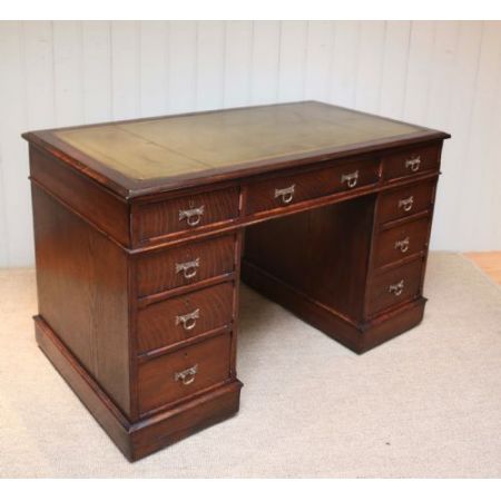 Edler antiker Pedestal Desk, Eiche, England 1900