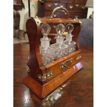 Hervorragende Halterung für Glaskaraffen, Original spätviktorianisch aus Eiche, 1880