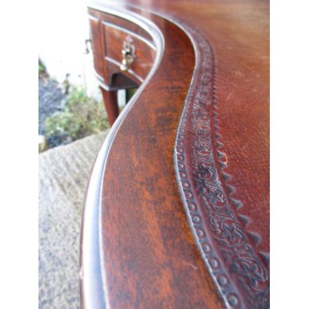 Edwardianischer antiker Scheibtisch aus Mahagoni, nierenförmig, 19. Jahrhundert