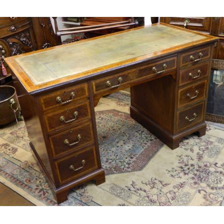 Wunderschöner, mit Intarsien verzierter Mahagoni Pedestal Desk, 1890