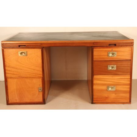 Antiker Pedestal Desk von Waring and Gillow, Militärstil, 1920