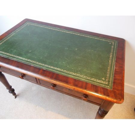 Antiker Viktorianischer Mahagonischreibtisch, 1870