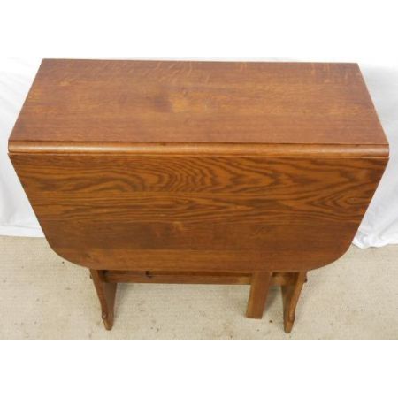 Kleiner Beistelltisch aus Eiche, Original von 1910