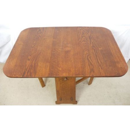 Kleiner Beistelltisch aus Eiche, Original von 1910