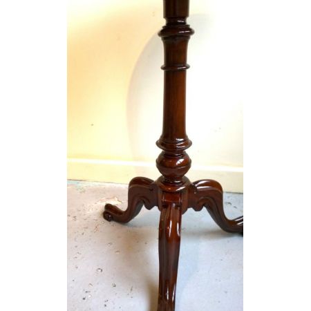 Antiker kleiner Beistelltisch, 19. Jahrhundert, Mahagoni Massivholz