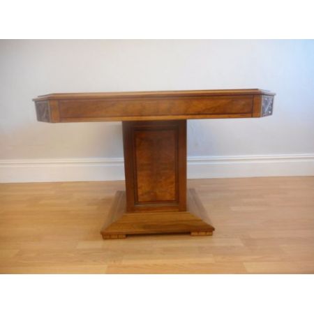 Antiker Art Deco Esstisch aus massivem Walnussholz, 1920