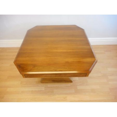 Antiker Art Deco Esstisch aus massivem Walnussholz, 1920