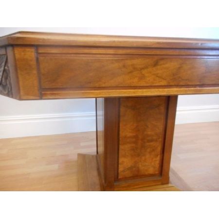 Antiker Art Deco Esstisch aus massivem Walnussholz, 1920