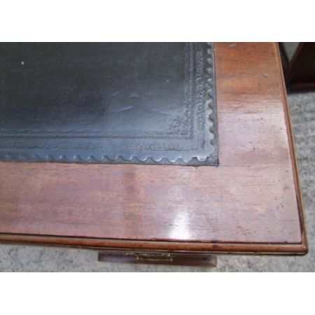 Säulentisch aus dem späten 19. JH in Mahagoni