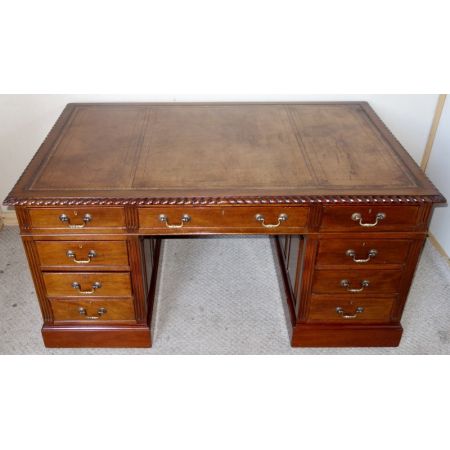 Großer Original Pedestal Mahagonischreibtisch, 1930