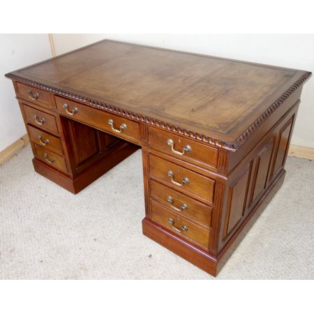 Großer Original Pedestal Mahagonischreibtisch, 1930