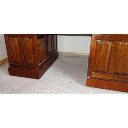 Großer Original Pedestal Mahagonischreibtisch, 1930