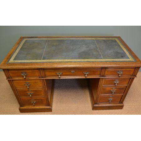 Wundervoller Pedestal Desk, Eiche, 1890 Viktorianisch