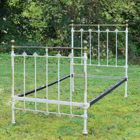 Tolles Einzelbett mit Original Handbemalung, komplett aus Eisen und Messing, 1890