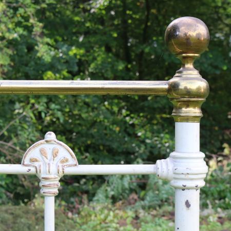 Tolles Einzelbett mit Original Handbemalung, komplett aus Eisen und Messing, 1890