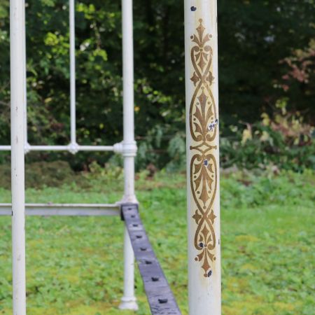 Tolles Einzelbett mit Original Handbemalung, komplett aus Eisen und Messing, 1890